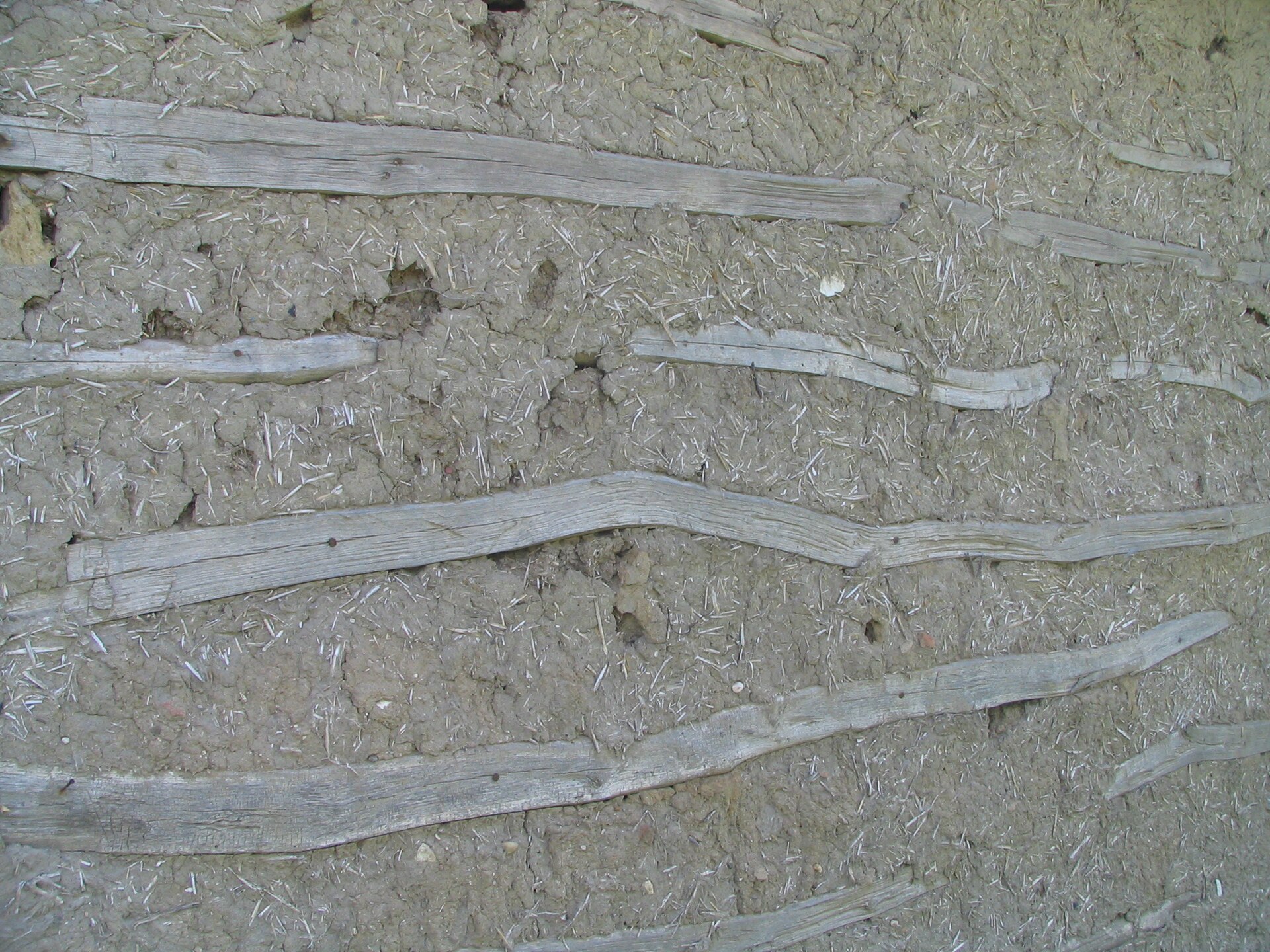 Chirpici-Wand aus Lehm, Stroh und Holz, Argeș, Rumänien