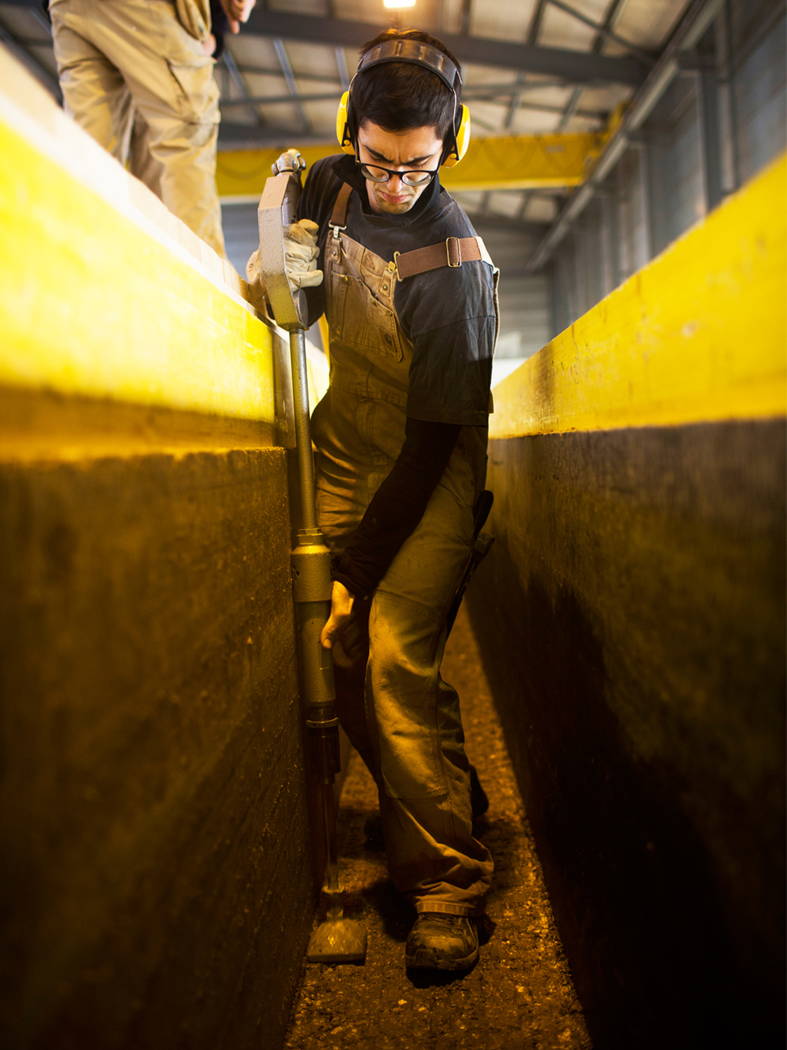 Risse im Lehm reparieren