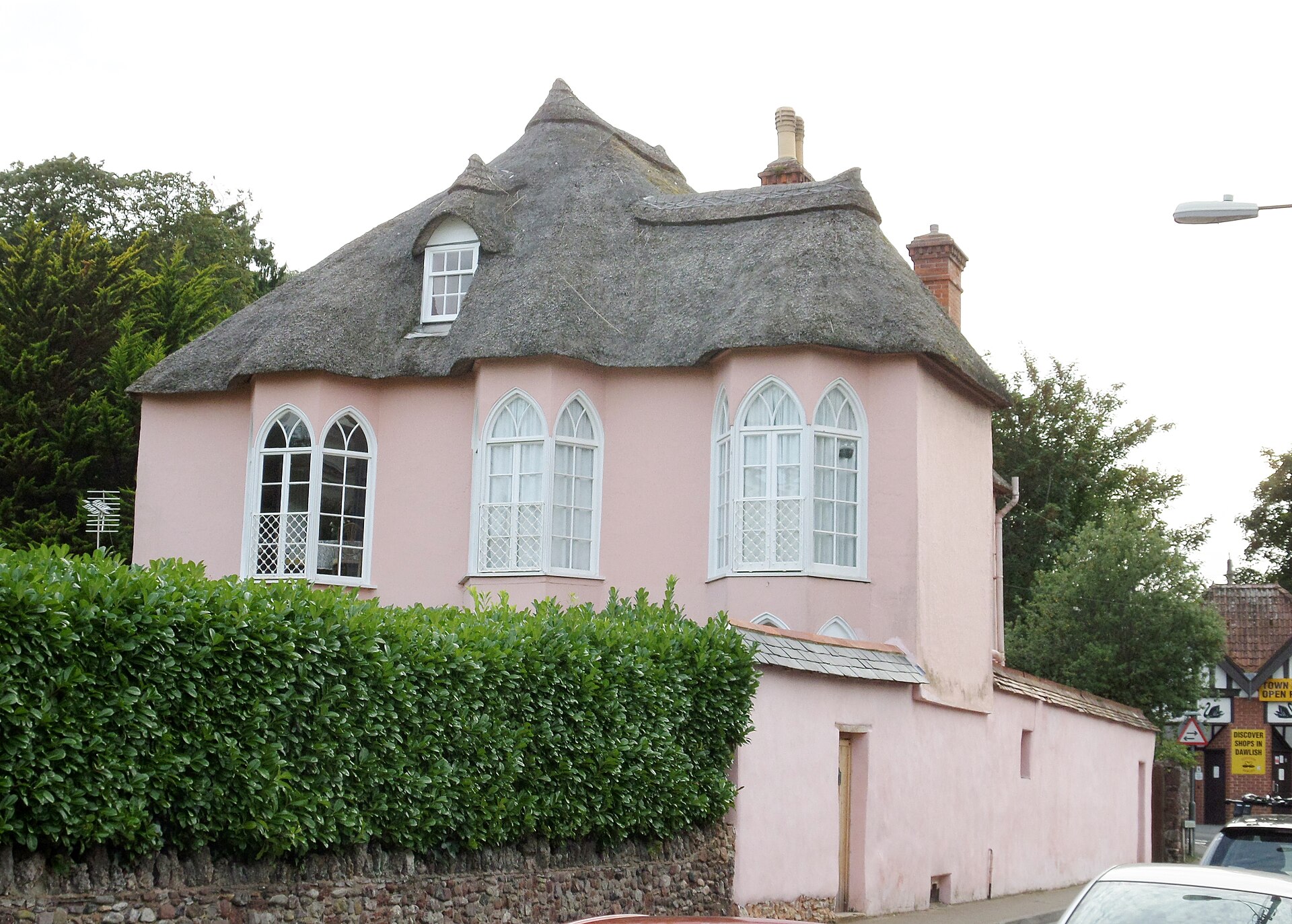 Strohgedecktes Cob-Cottage im Cottage-orné-Stil in Dawlish, South Devon, England