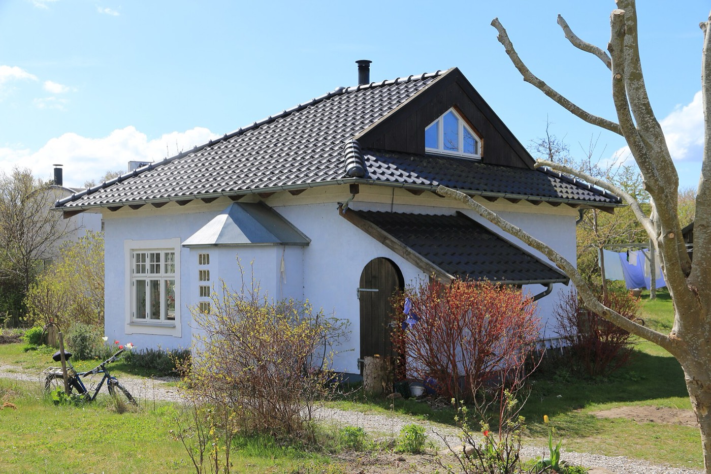 Strohballenhaus im dänischen Ökodorf Dyssekilde