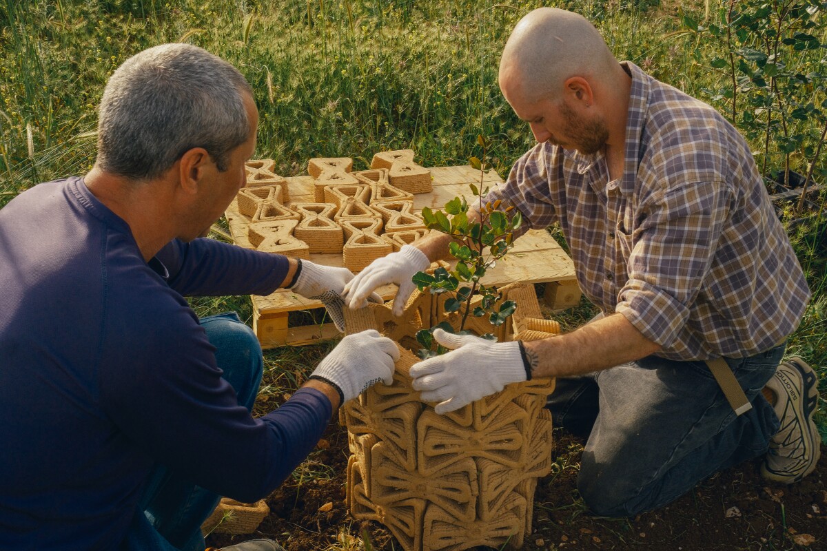 KUKA Roboterarm mit WASP Extruder im MTRL Labor